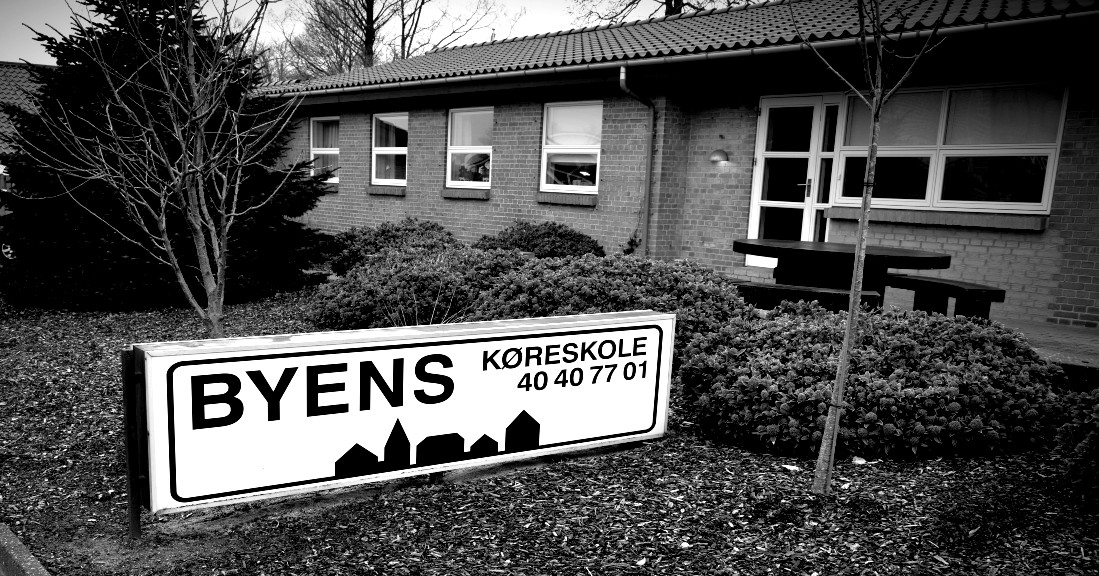 Kontakt os for tilmelding til køreskole eller hvis du har spørgsmål til kørekort